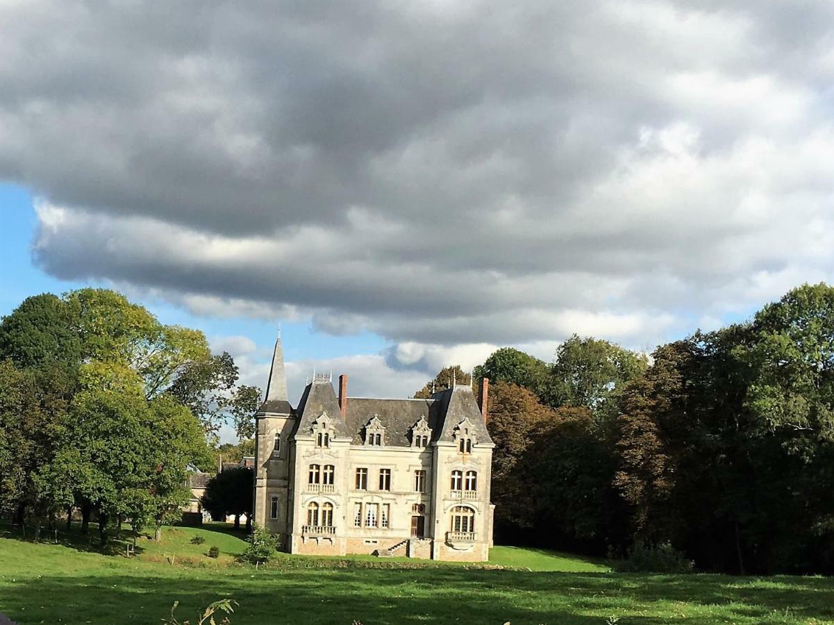 Le Chateau Du Grand Coudray Villaines-la-Juhel Exteriör bild